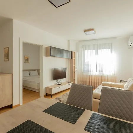 Kame Apartment *