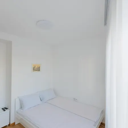 Kame Apartment *